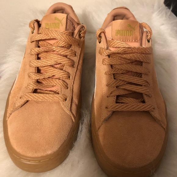 Women’s PUMA sneakers (size 6) - Picture 2 of 2